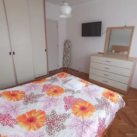 за гости Nik Апартамент *
