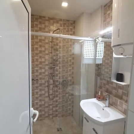 за гости Nik فارنا